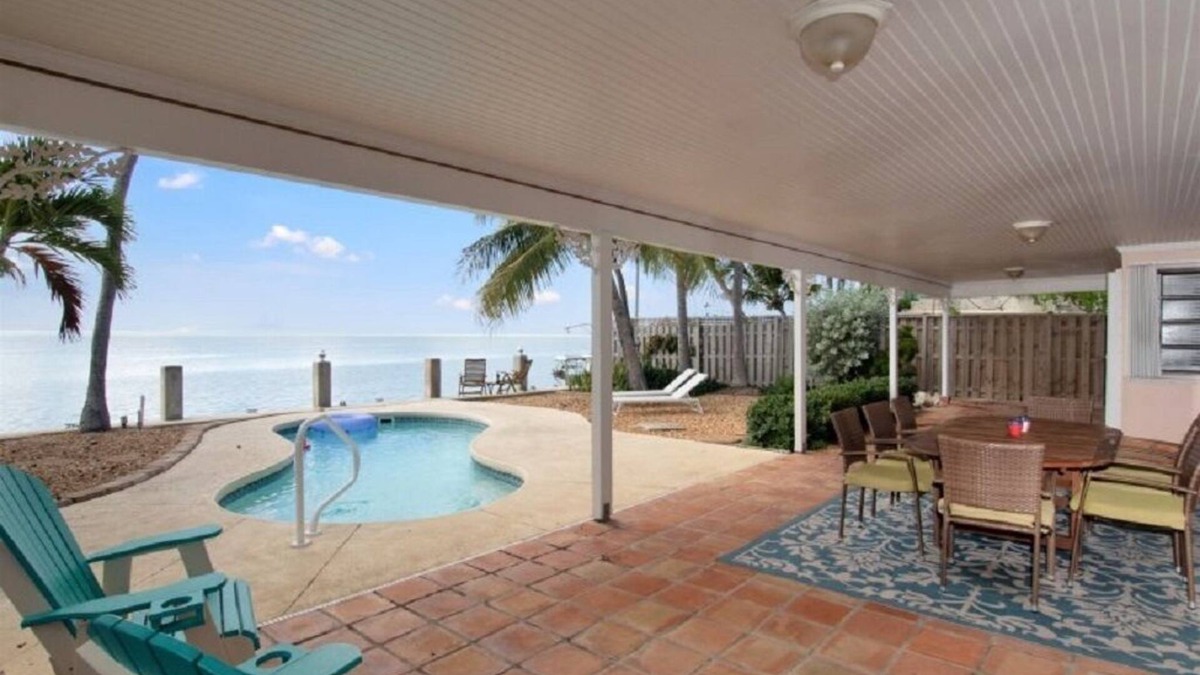 Little Venice House | Fishing and Family Fun paradise Oceanfront 60'ft dock 3 bed 2bath private pool