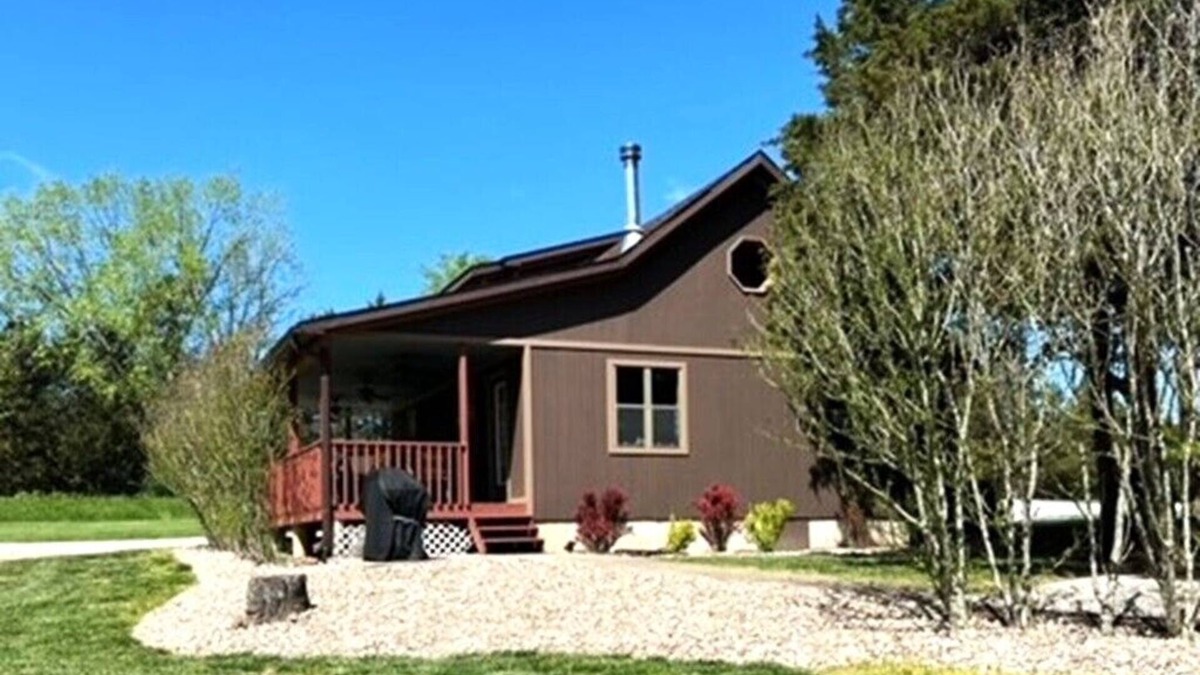 Perry Cabin | Fishing & Boating 3 Bed/2 Bath Cozy Cabin at Mark Twain Lake!