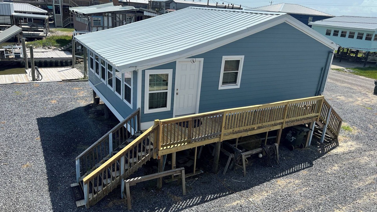 Chauvin Cabin | FISHING CAMP - Family/Pet friendly, 2B/1B sleeps 8, great location, AC, Wifi +
