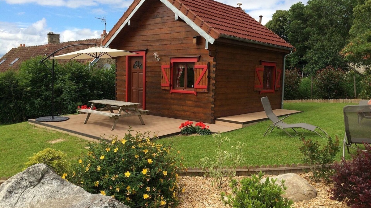 Jouillat Ski Chalet | Fishing cottage in hollow with private pond