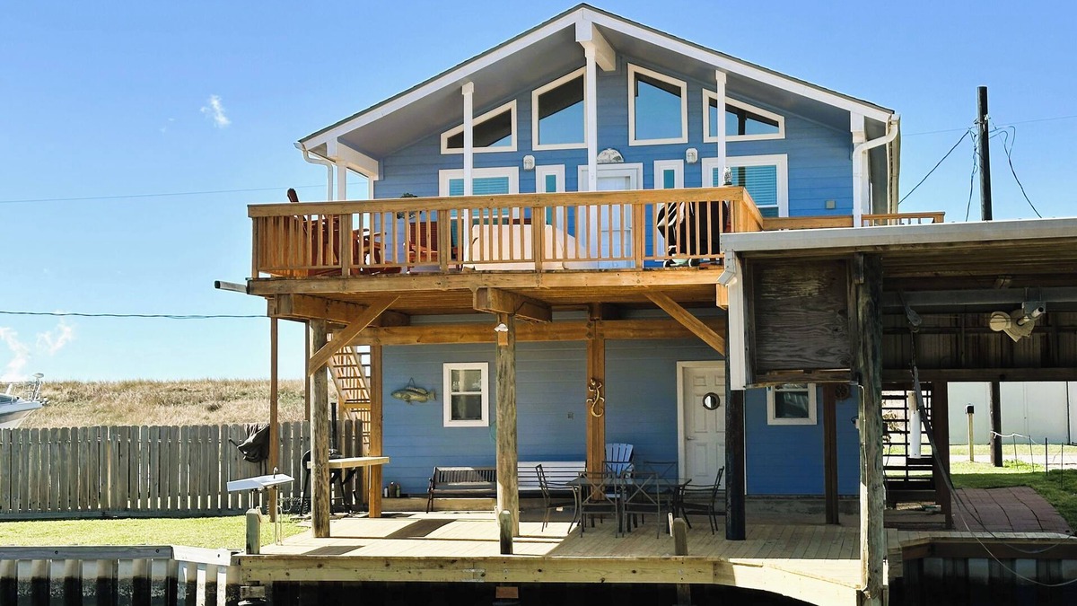 Freeport House | Fishing Haven on the Canal