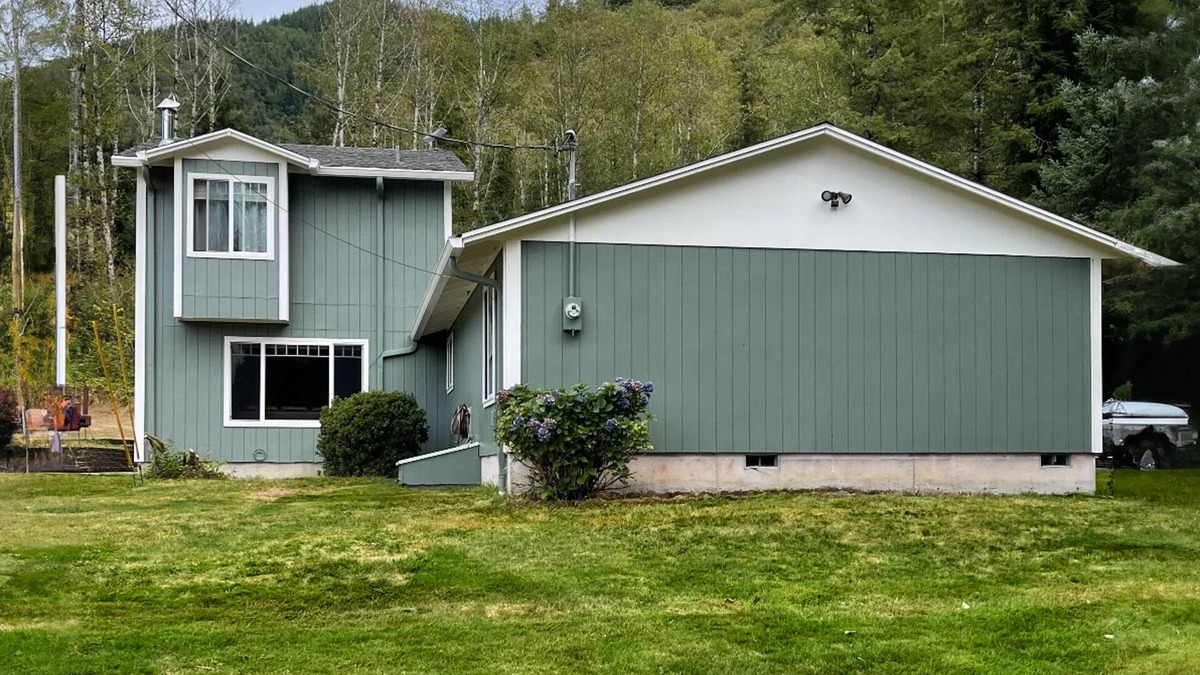 Tillamook Cottage | Fishing & hunting retreat with two suites, loft, forest views & seasonal firepit