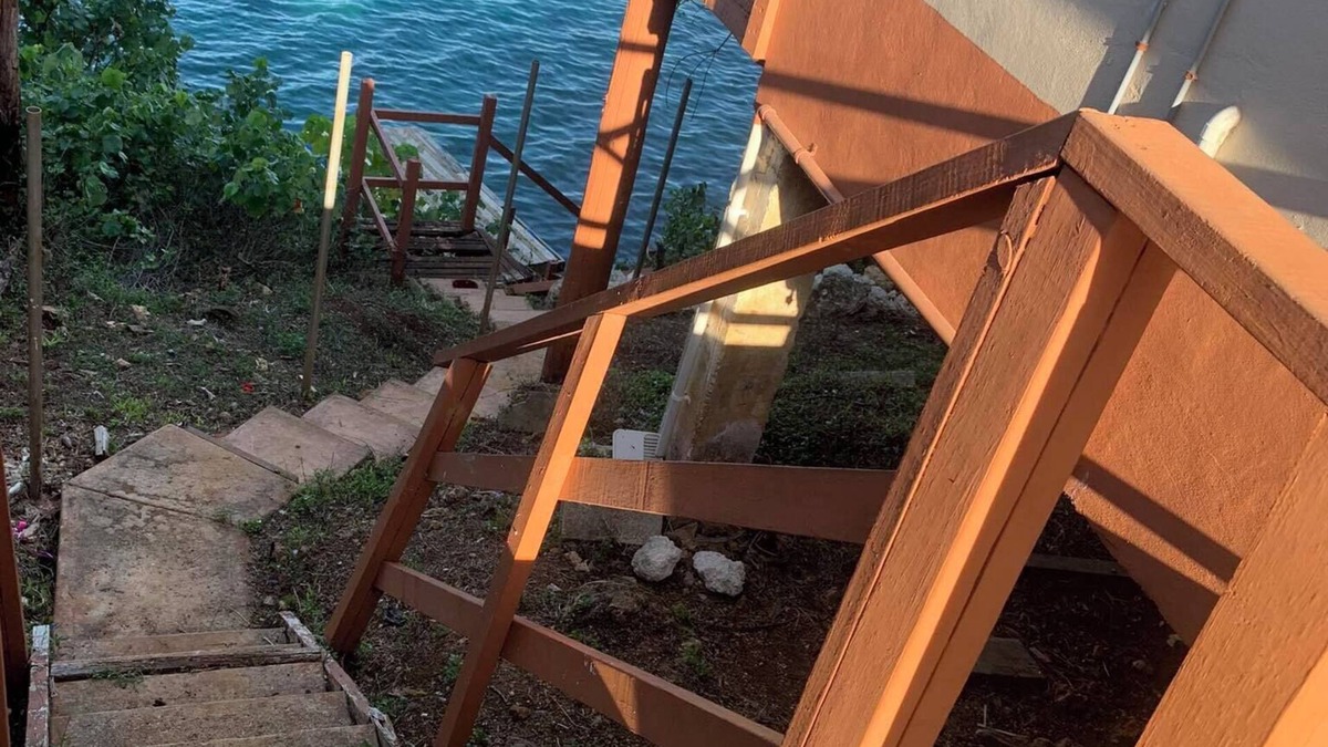 Toula House | Fishing & snorkeling at the beach right next to where you stay, enjoy the breeze