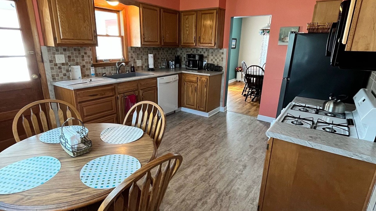 Ashtabula House | Fishing, Wineries, Beaches- Oh My! Near the Historic Ashtabula Harbor.