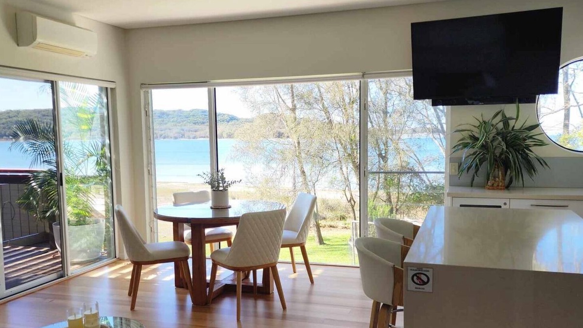Smiths Lake House | Fishtales On the Lake - Exclusive “Couples Only” Private Waterfront Retreat.