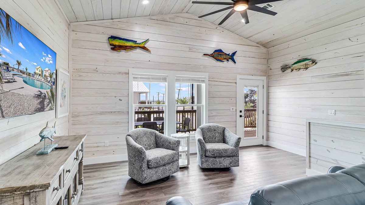 Palm Harbor House | Fishtastic Sp103 4 Bedroom Home by RedAwning