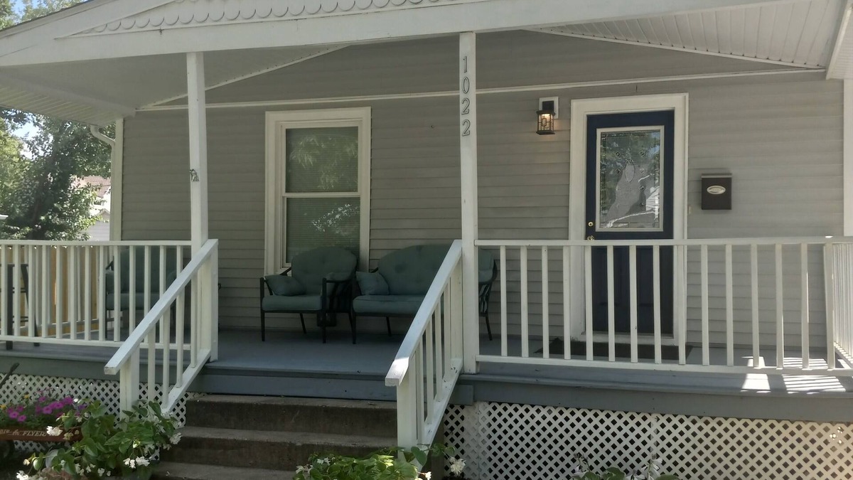 Pekin House | Fit For a Crew With Hot Tub Too-5 bedrooms