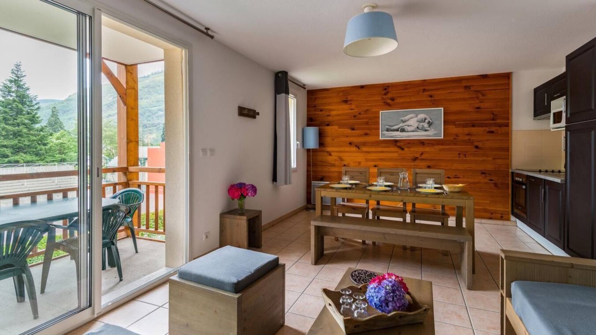 Saint-Mamet Apartment | Fitness, swimming pool, sauna, terrace, balcony, tv, ski locker, 50m², Luchon-Superbagnères