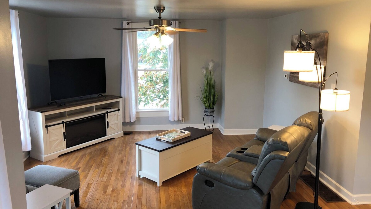 Lebanon Apartment | Fitted for the business traveler, a 2-bedroom apartment in Lebanon with WiFi, AC