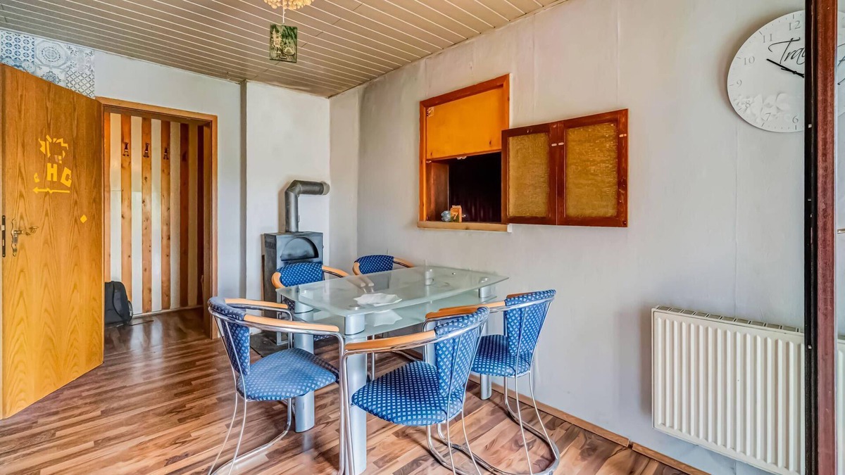 Uebigau-Wahrenbruck Apartment | Fitter's room in the south of Brandenburg in a large apartment