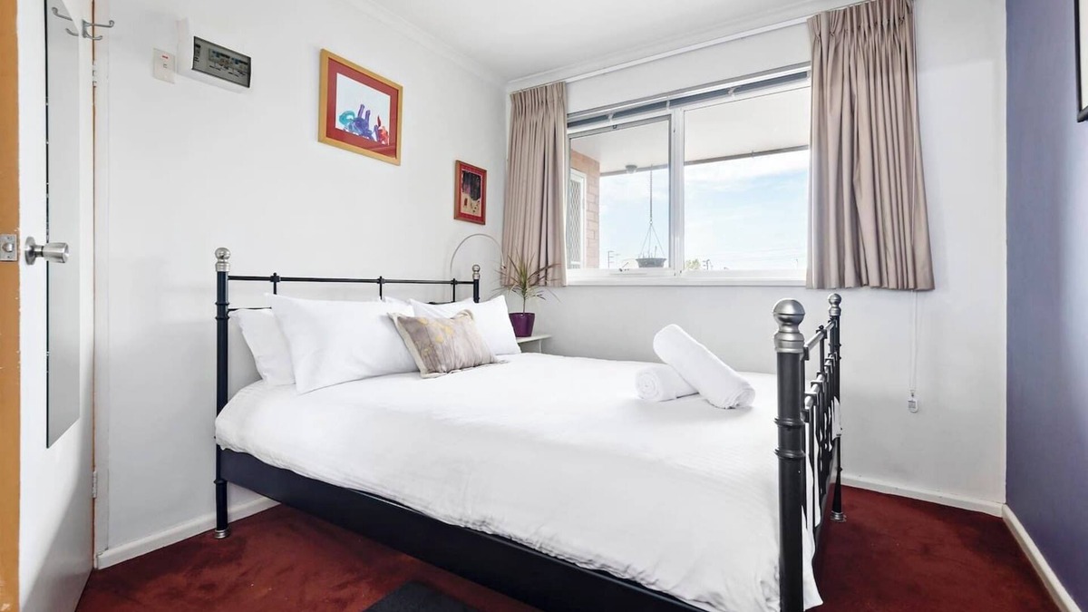 Fitzroy North Apartment | Fitzroy meets Clifton Hill at this Cosy Retreat