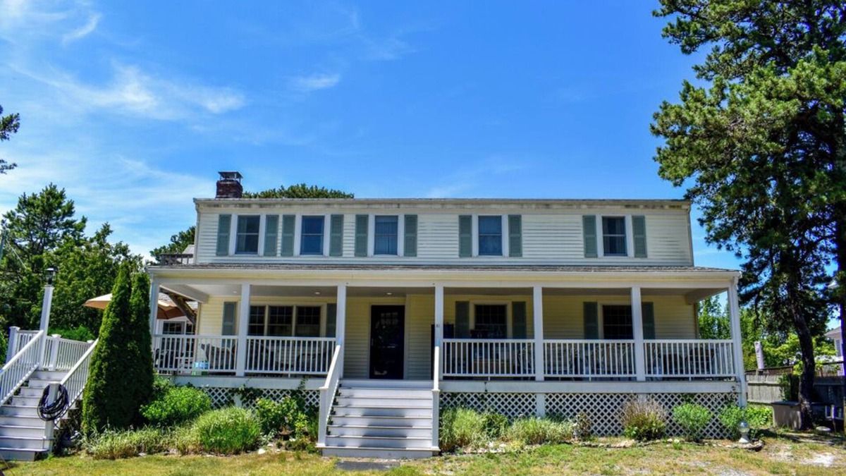 Dennis Port House | Five bedroom home sleeping 10 just 1/10 mile to Glendon Beach