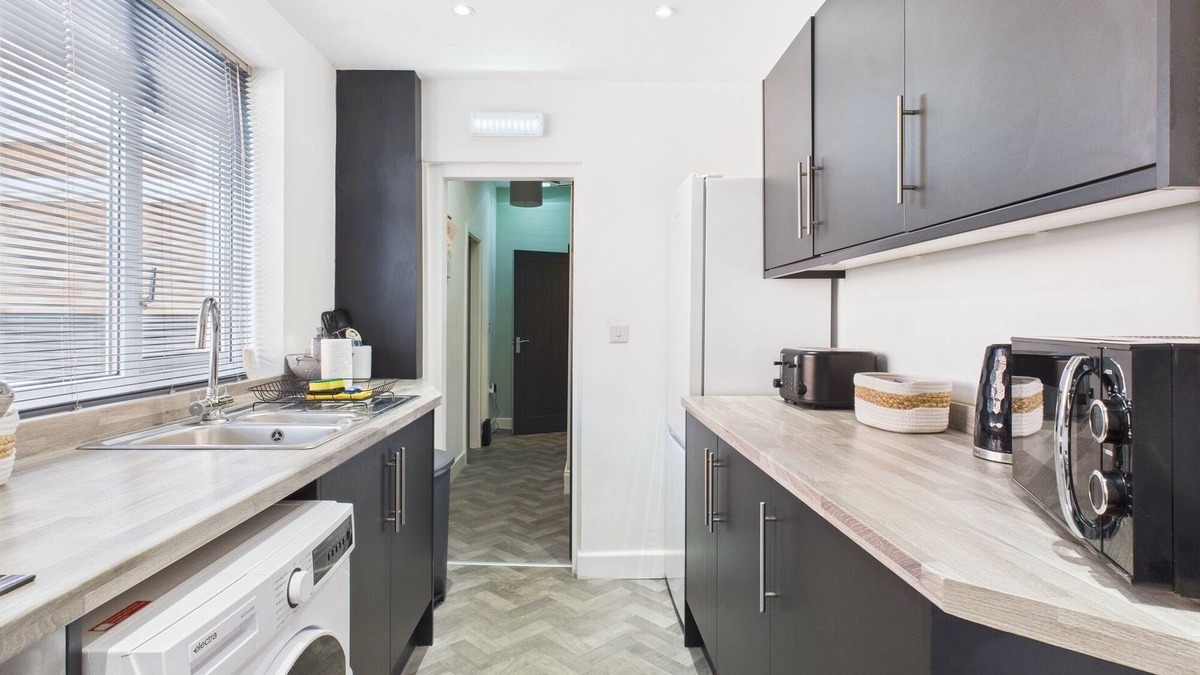 Darlington House | Five Bedroom Home with En Suites