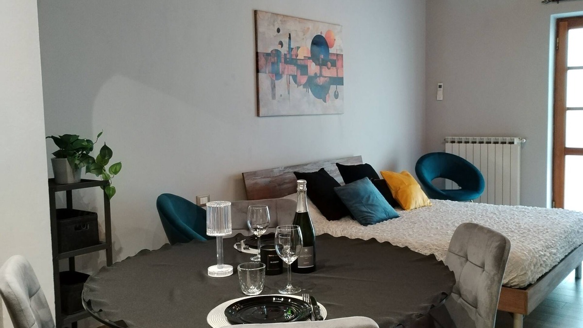 Peretola Apartment | Five minutes from Florence Airport, quaint ground-floor studio apartment.