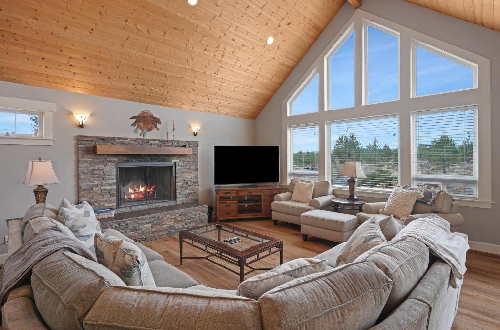 Westbrook Meadows House | Five Peaks Home with Soaking Tub