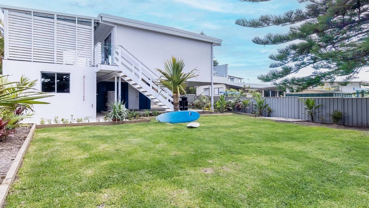 Anna Bay House | Five Pines Beach House at Birubi, 20 Robinson St - pet friendly, aircon and WiFi