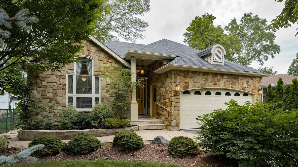 Historic Old Town House | Five Point Cottage, Now Dog Friendly!