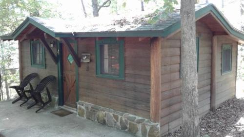 Hot Springs House | Five Points Lake Hamilton Cabin 4