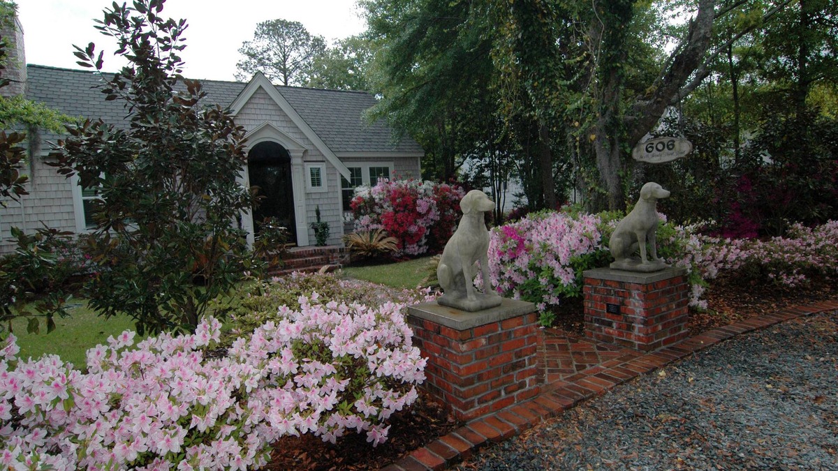 Princess Place House | FIVE STAR! 2 Master SUITES! Stunning! Near BEACH/Downtown/Dining/Shops/Museums!