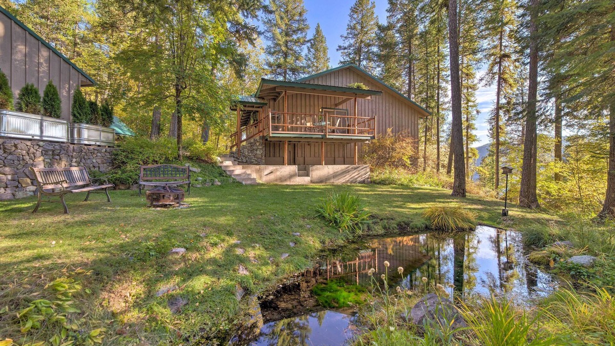 Whitefish House | Five star luxurious cabin with top of the line amenities.