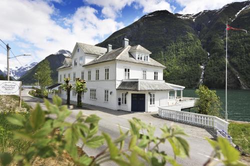 Fjaerland Hotel | Fjærland Fjordstove Hotell - Huseby Hotelldrift AS
