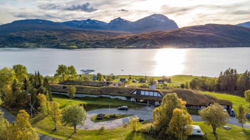 Lavangen Municipality Hotel | Fjellkysten