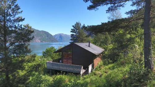 Kvinnherad House | Fjordhytte-2 am Hardangerfjord, grandioses Fjordpanorama, 20 PS Motorboot mietbar!