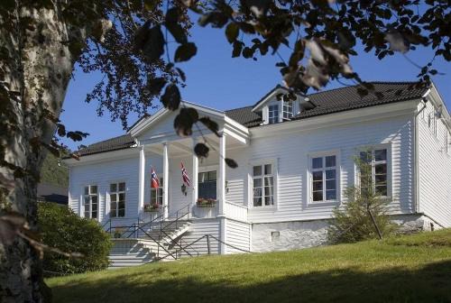 Fotlandsvag Hotel | Fjordslottet Hotel