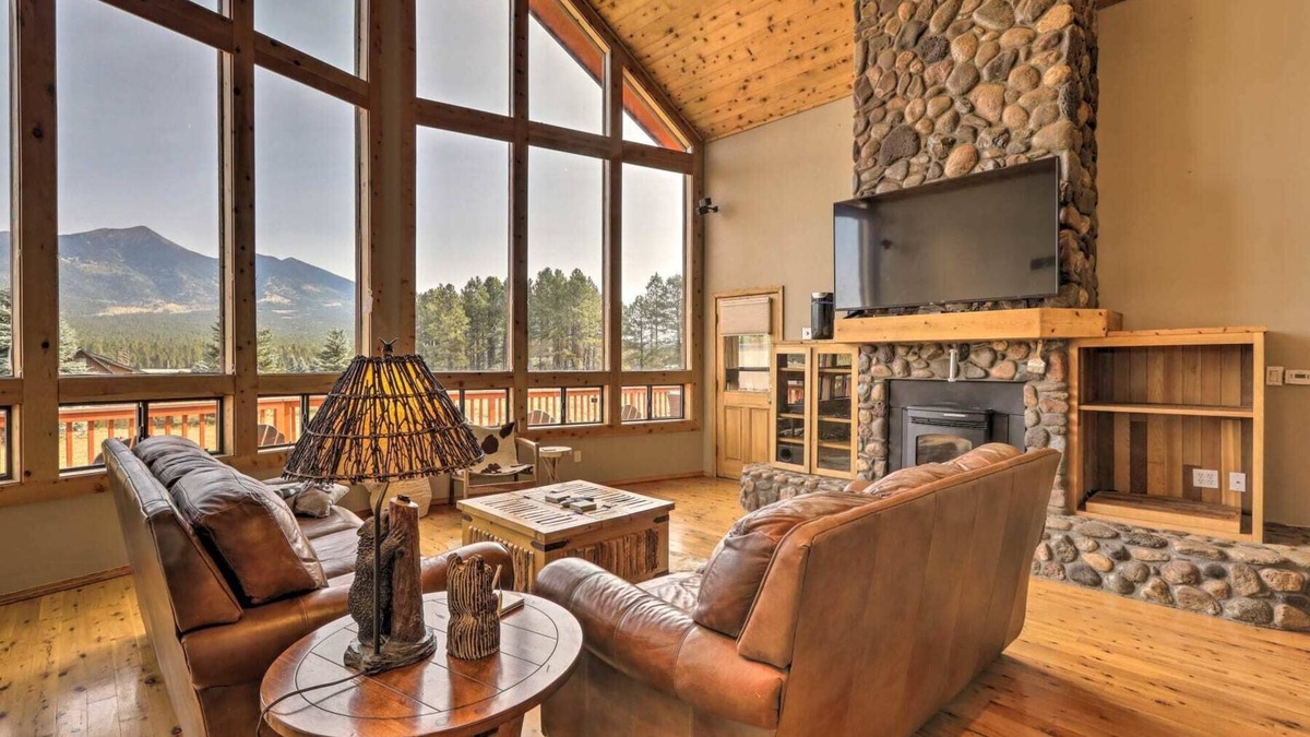 Fort Valley Cabin | Flagstaff Cabin! 5 Minutes from Snowbowl! Stunning Views on 1+ Acre. Sleeps 8!