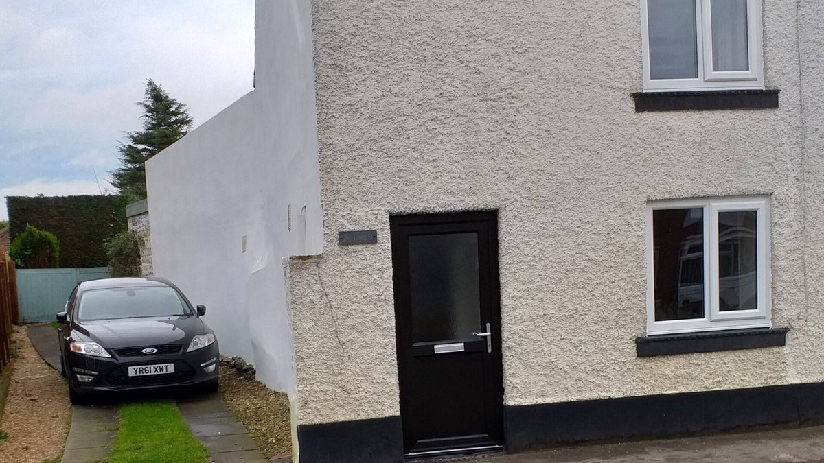 Flamborough Cottage | Flamborough Cottage large private garden parking, pets welcome. Wifi .