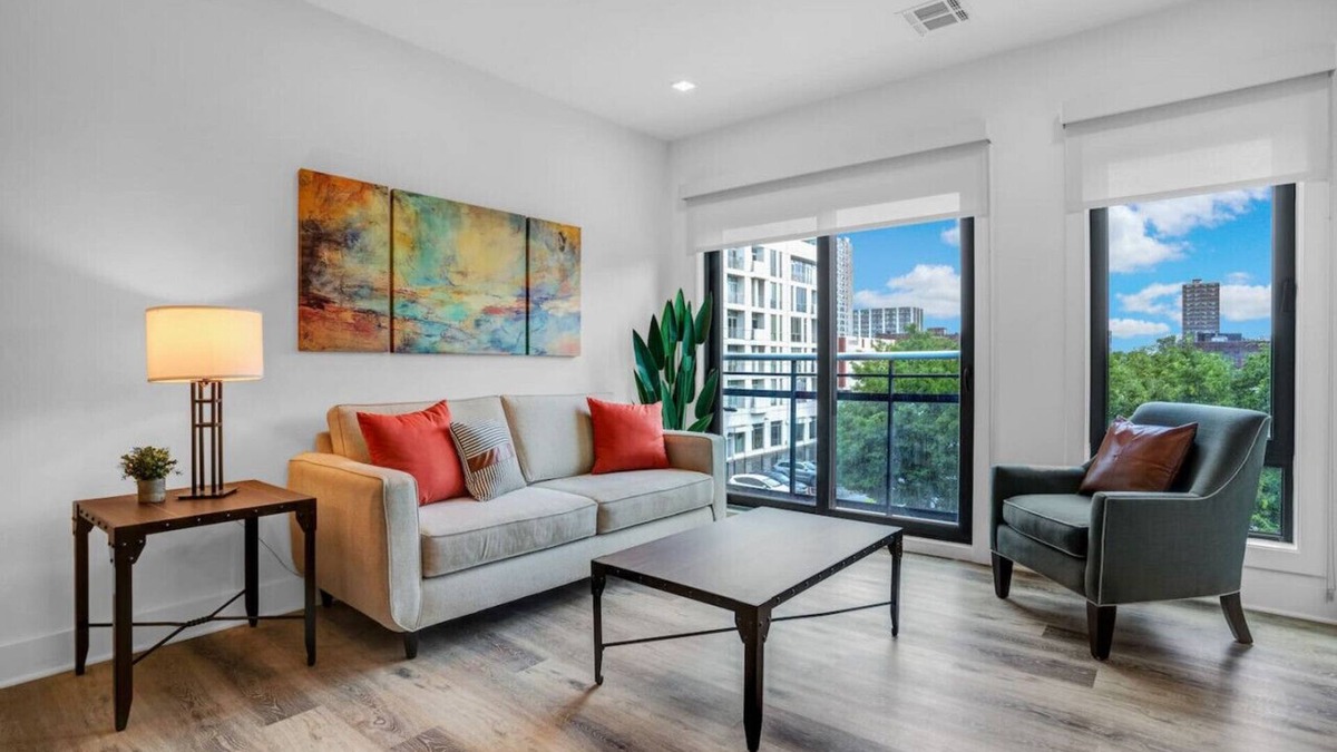 Newark Apartment | Flamboyant 1BR Near EWR w/Gym