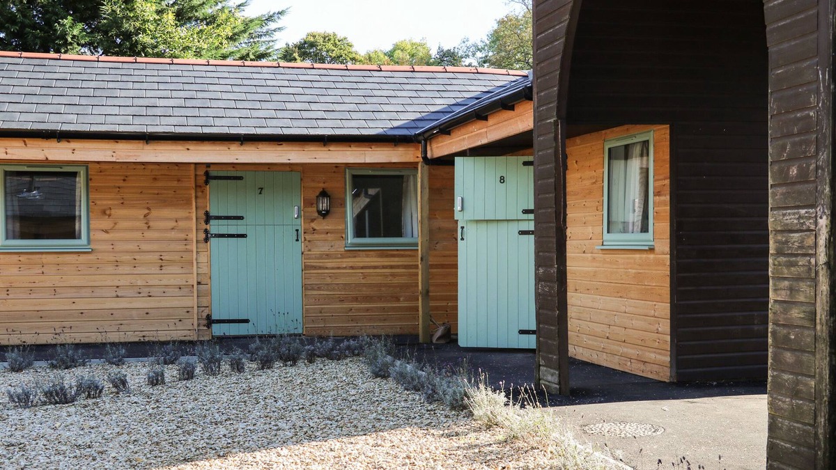 Aldermaston Wharf Apartment | FLAMENCO - NO. 7, pet friendly, with a garden in Goring-On-Thames