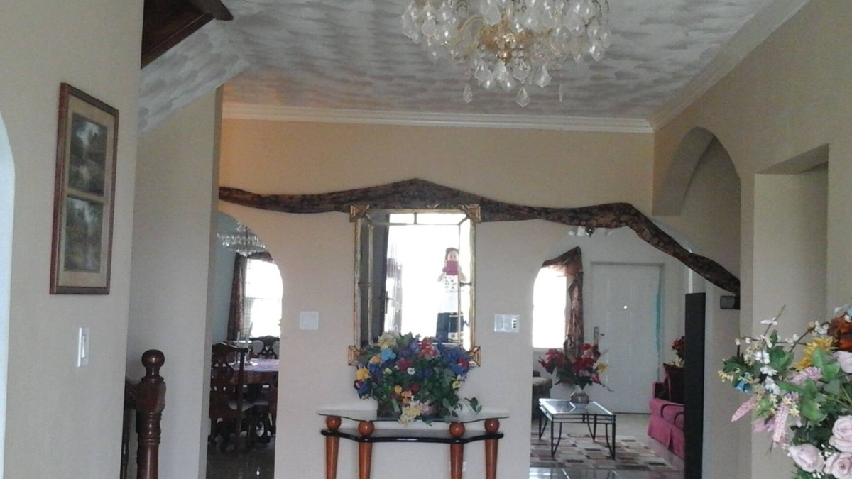 Windsor House | Flamingo Beach Guest House: 7Br/7Ba - 9000 Square Feet! Great Ocean Views