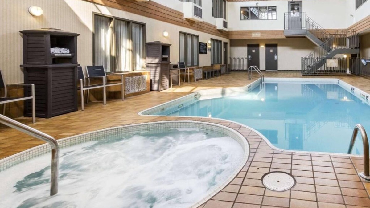 Medicine Hat Hotel | Flamingo Hotel