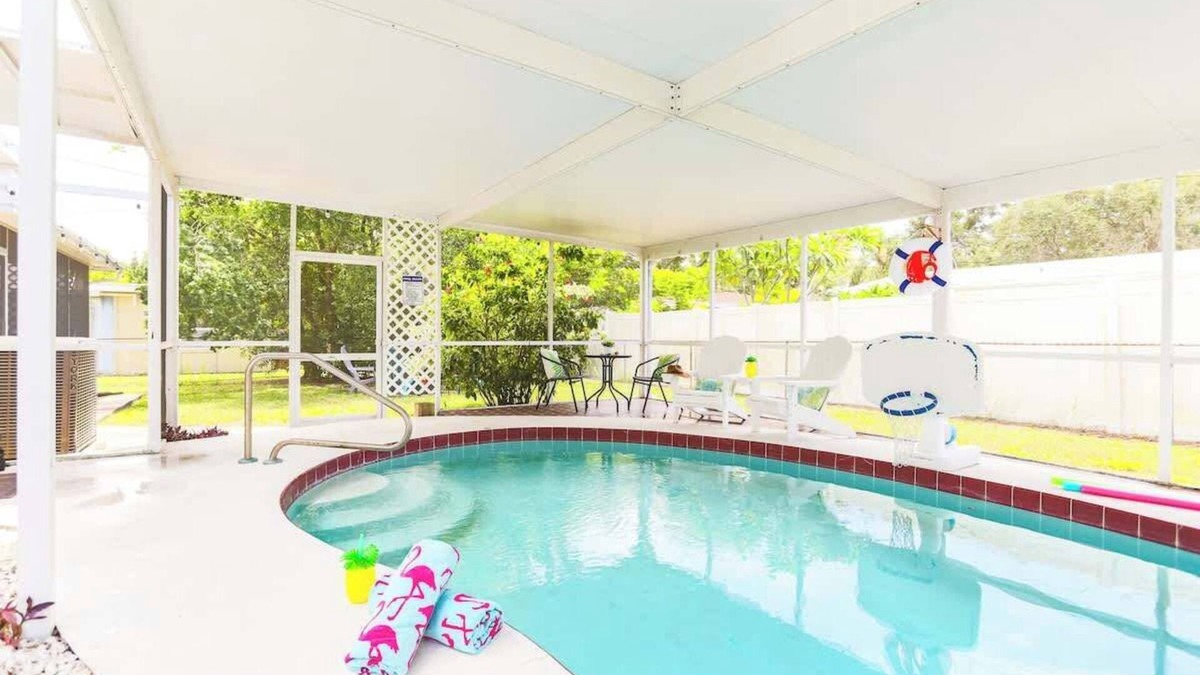 Walsingham House | Flamingo Lounge | Pool, Firepit, Grill, Sleeps 10