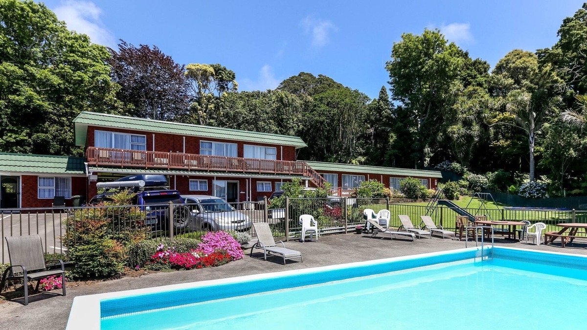 New Plymouth Hotel | Flamingo Motel