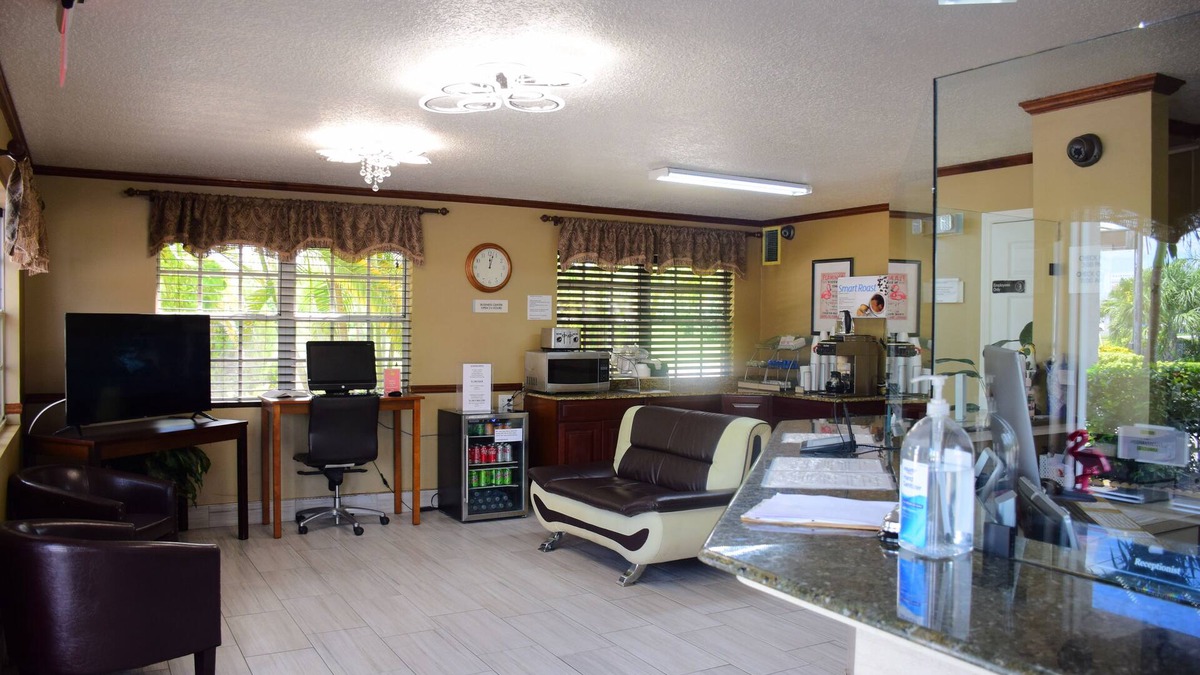 Okeechobee Hotel | Flamingo Motel