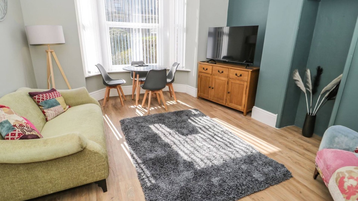 Deganwy Cottage | FLAT 1A, MONA HOUSE, pet friendly, with a garden in Deganwy
