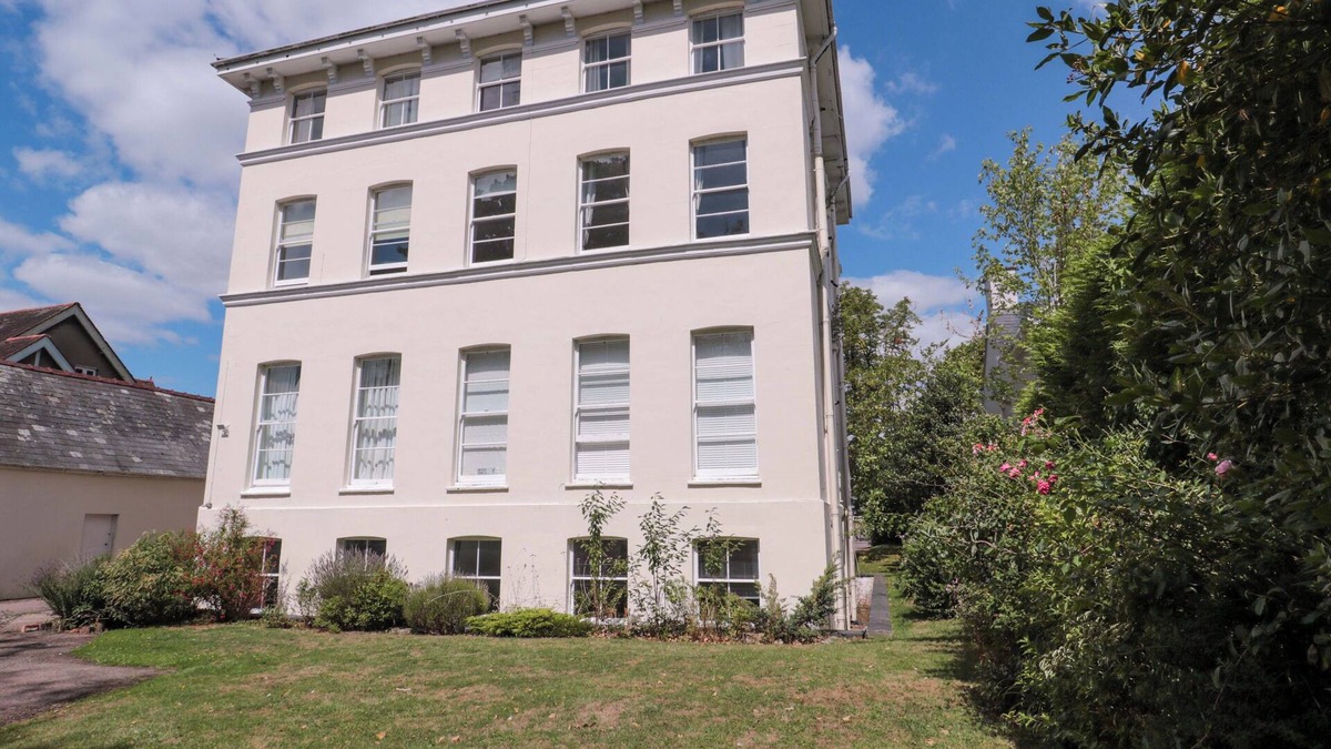 Cheltenham Cottage | FLAT 2 BATTLEDOWN GRANGE, family friendly in Cheltenham