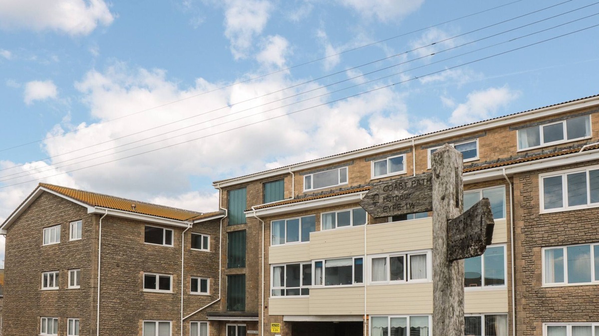 West Bay Cottage | FLAT 30, pet friendly, country holiday cottage in West Bay