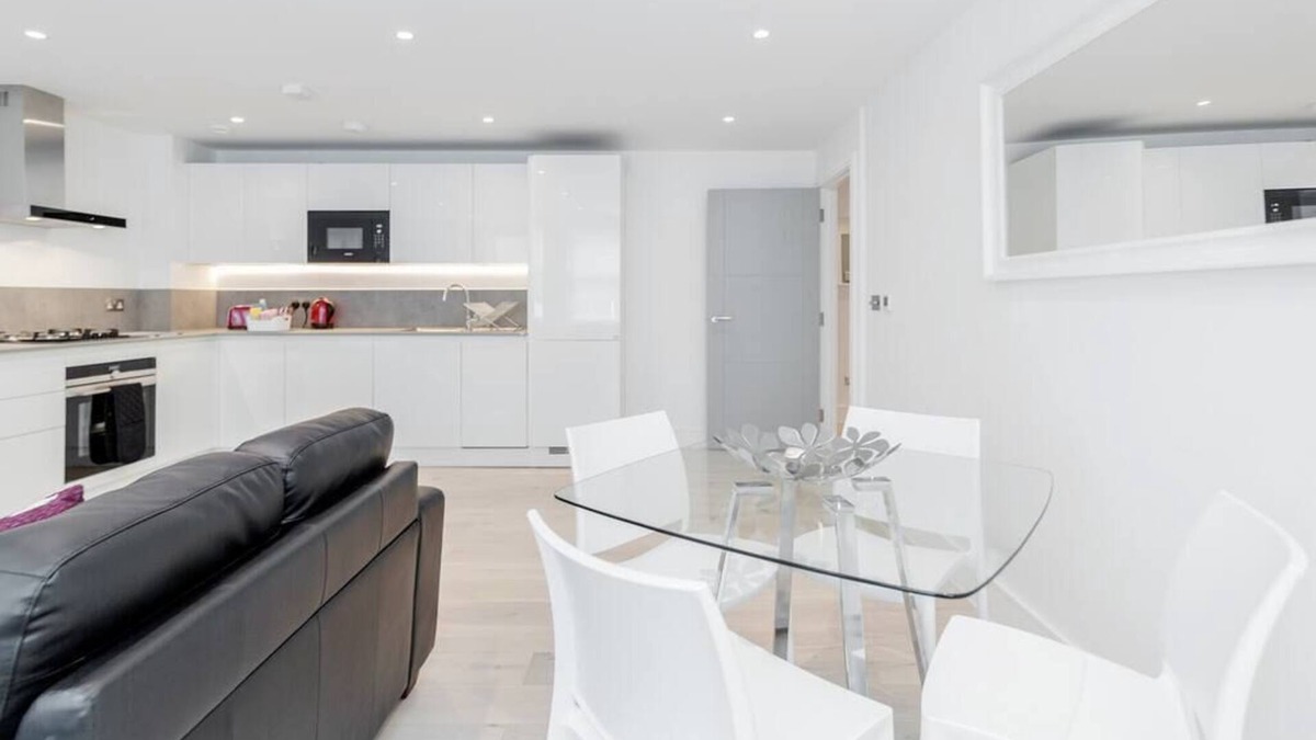 Ealing Common Apartment | Flat 32 Walpole Court - 2 bedroom apartment
