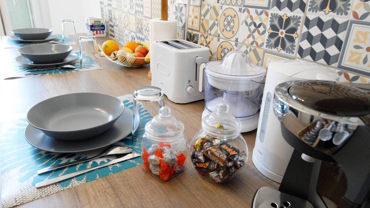 La Conception Apartment | Flat 3BDR for 6 + Terrace + BBQ + Cours Julien
