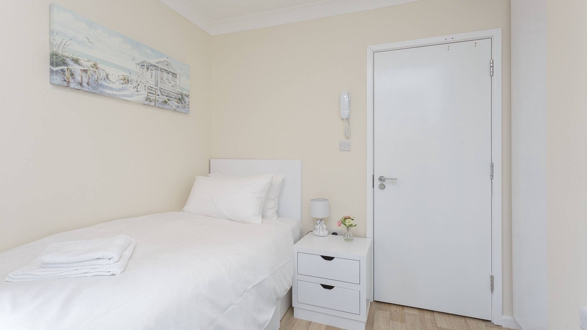 Southampton City Centre Apartment | Flat 4 - Luxury Blackberry Apartments