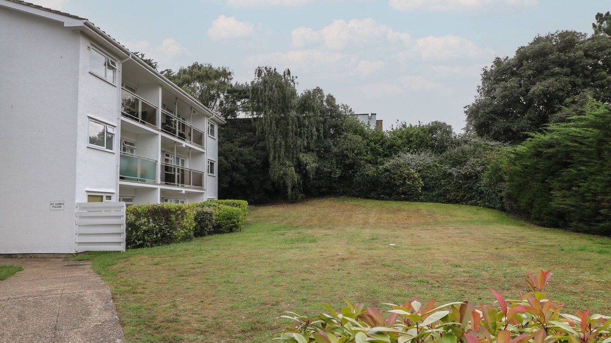 Sandbanks Cottage | FLAT 5 FAIRWINDS, pet friendly, with a garden in Canford Cliffs