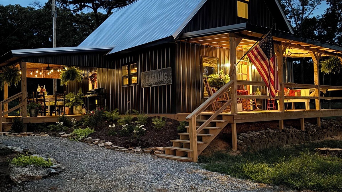 Evening Shade Cabin | Flat Creek Cabin at Riverbend Farm in Evening Shade Arkansas