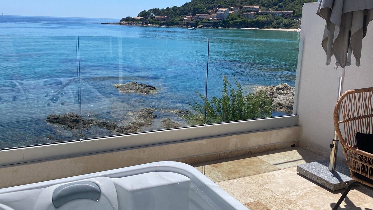Tarcu Apartment | Flat In front of the sea