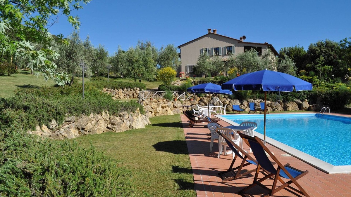 Iano Apartment | Flat in Iano,covered terrace, A/C, village walking distance,Wi-Fi,pool, sleeps 8