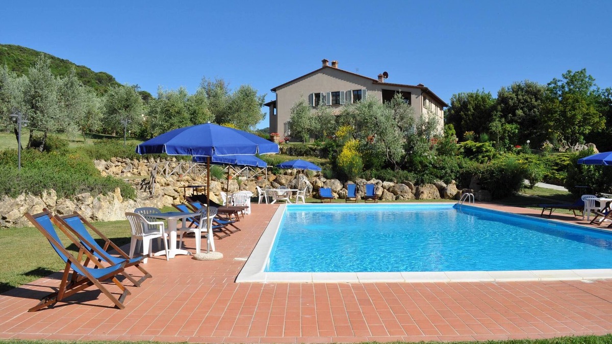 Iano Apartment | Flat in Iano,covered terrace, A/C, village walking distance,Wi-Fi,pool, sleeps 8
