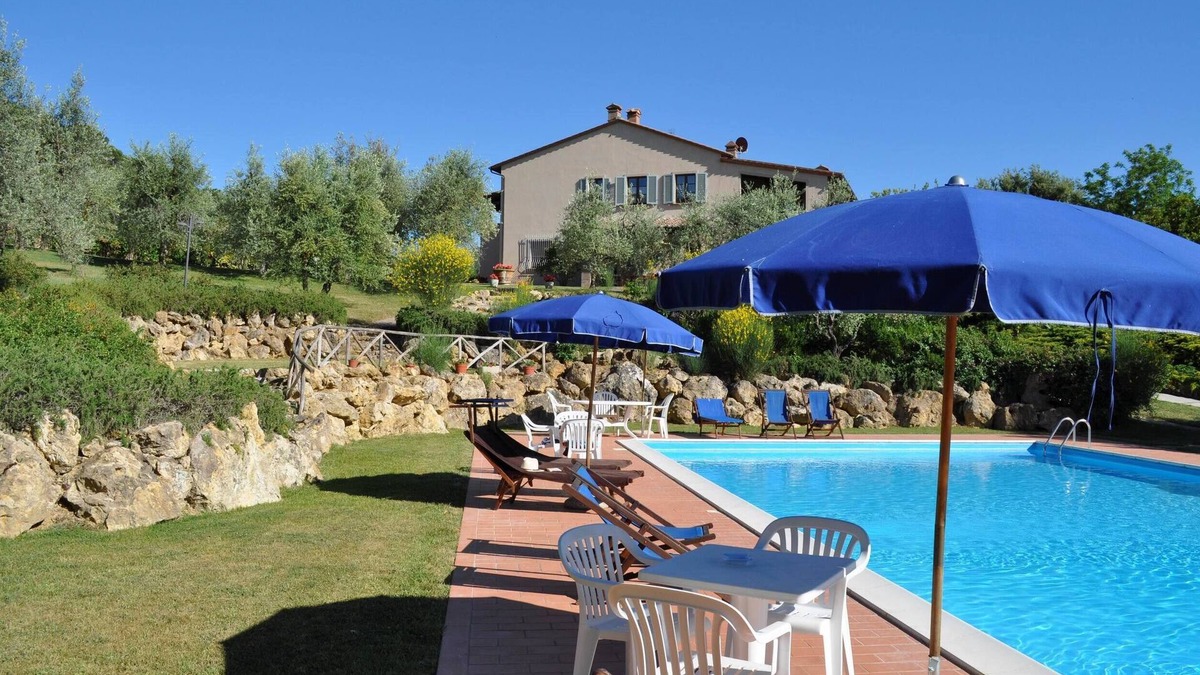 Iano Apartment | Flat in Iano,covered terrace, A/C, village walking distance,Wi-Fi,pool, sleeps 8