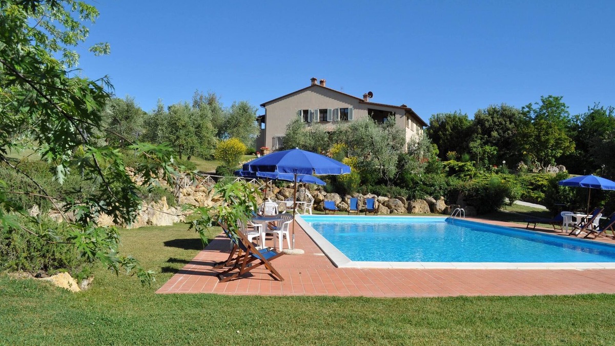 Iano Apartment | Flat in Iano,covered terrace, A/C, village walking distance,Wi-Fi,pool, sleeps 4